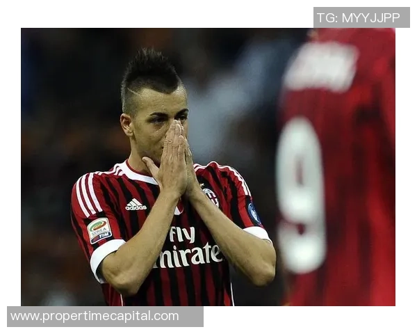 绿茵豪杰赞歌以足球球星诗句展现热血与荣耀